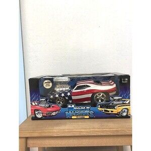 Muscle Machines American Flag '70 Cuda 1:18 Scale Die Cast Plymouth Barracuda